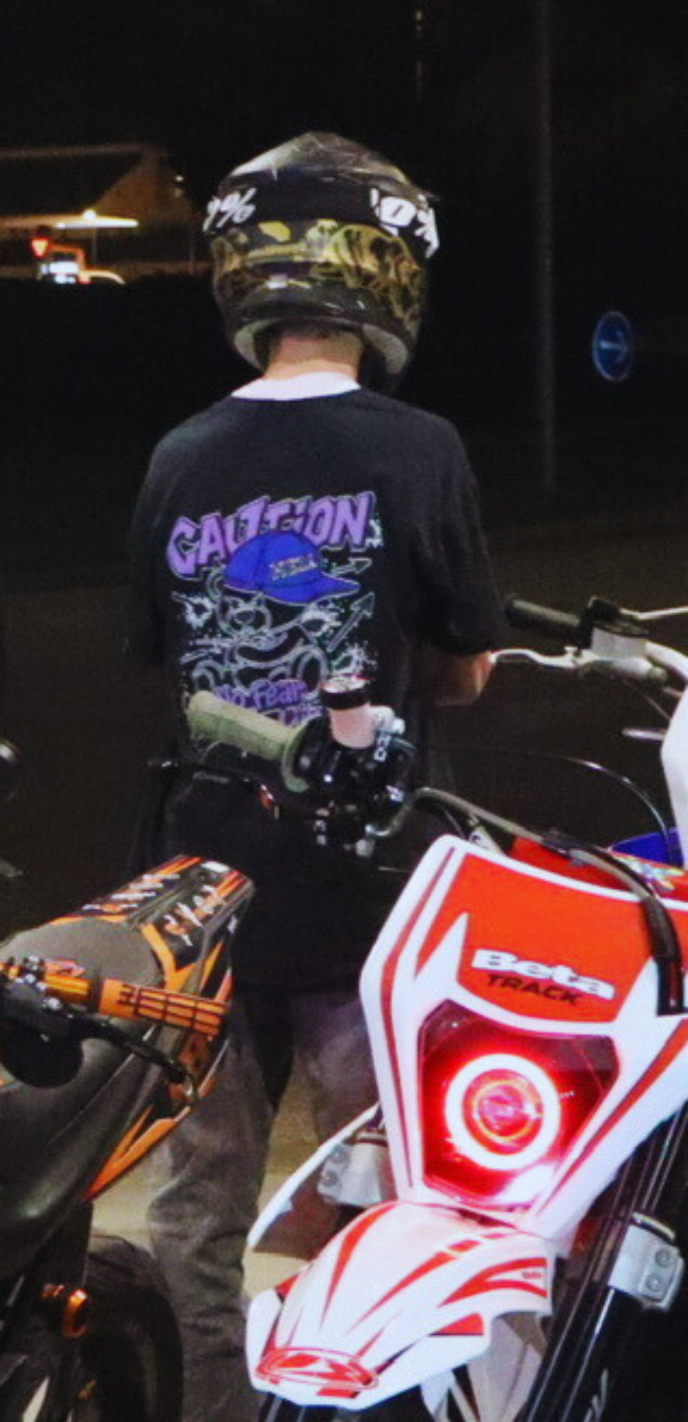 T-shirt "CAUTION"